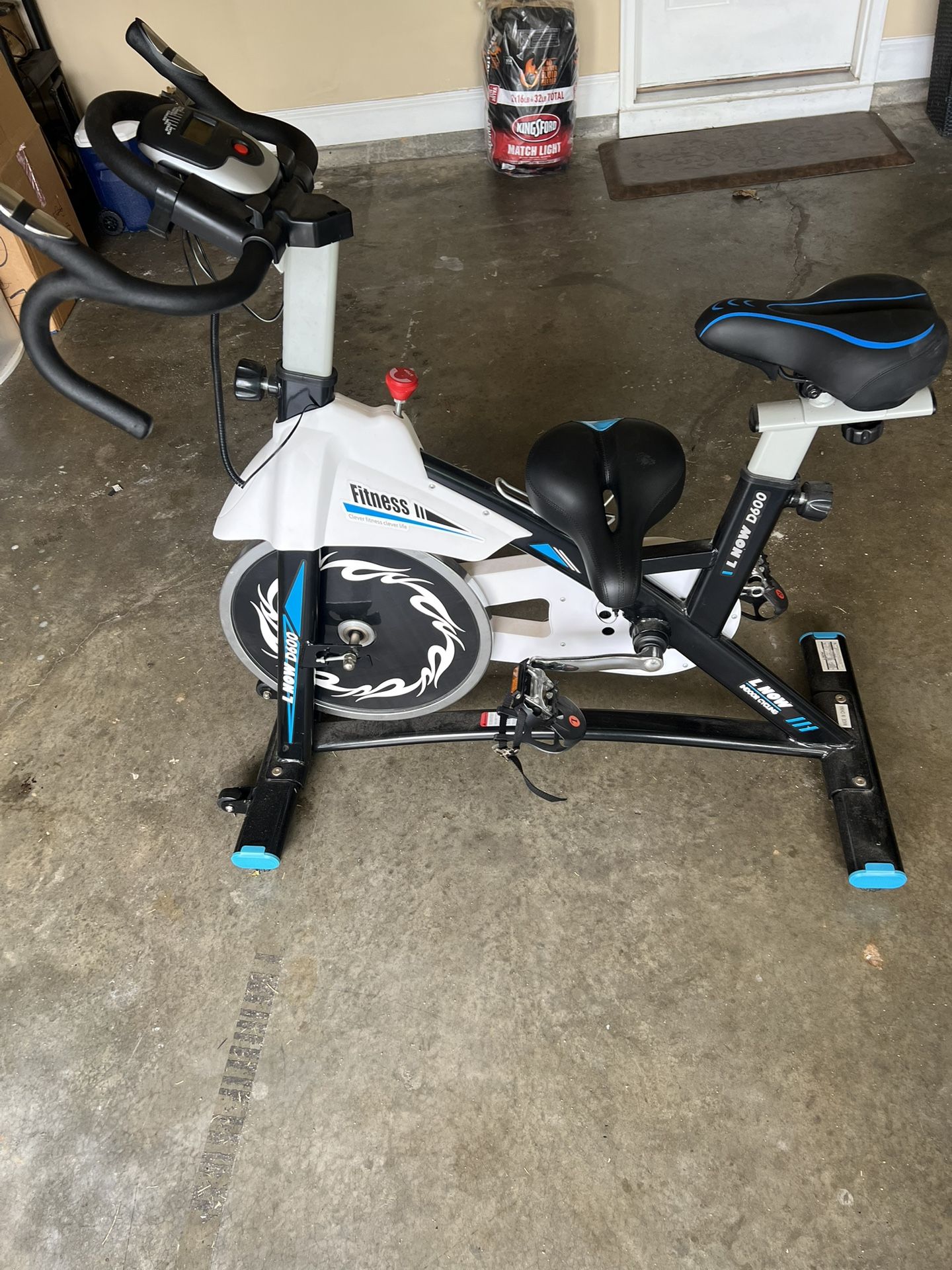 LNow D600  Indoor Cycling Bicycle 