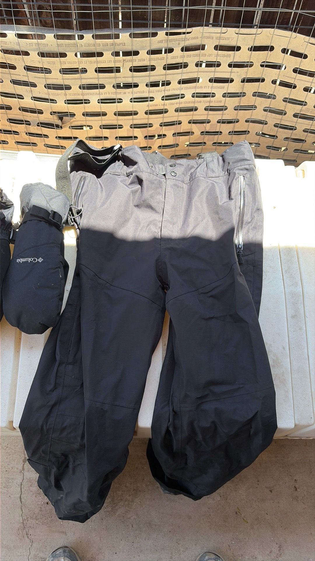 Snowboard pants and gloves