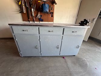 Work bench for home improvement projects