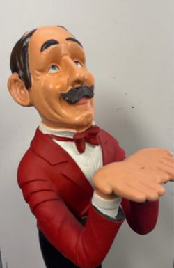 Circus ringmaster butler statue