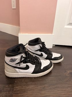 Air Jordan 1 Retro High OG Sneakers Women’s Size 7.5