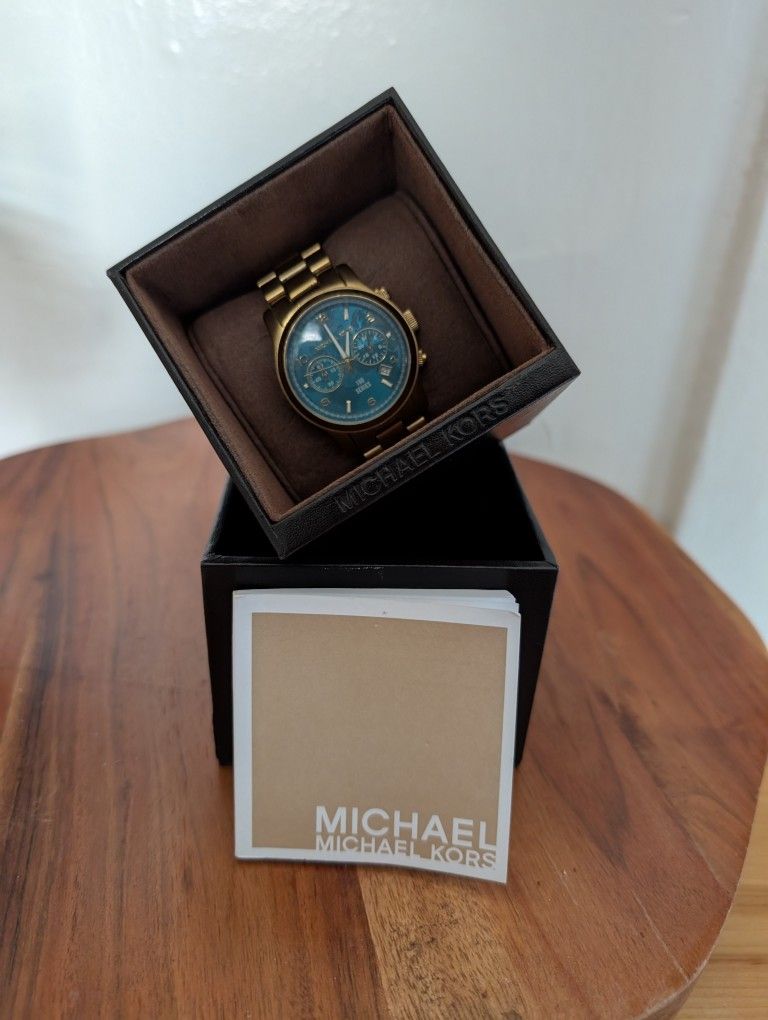 Michael Kors Women
Watch Hunger Stop Runway Gold-Tone Stainless Steel Watch