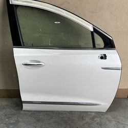 (24) 18-24 Buick Enclave Right front door 2018 2019 2020 2021 2022 2023 2024