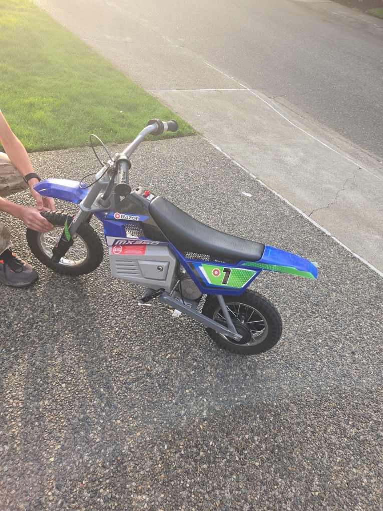 Razor MX350 Mini EBike