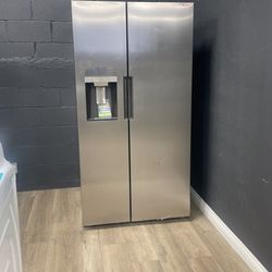 Madea side-by-side refrigerator HGC0T