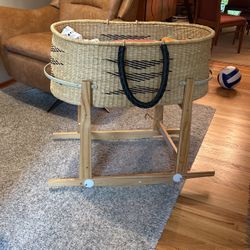 Design Dua Basket, Stand And Mattress