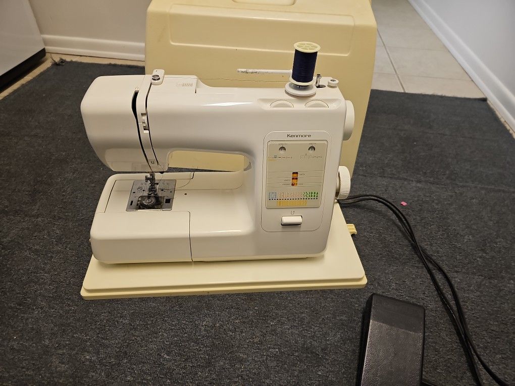 Kenmore Sewing Machine With Foot Peddle Like New Cond