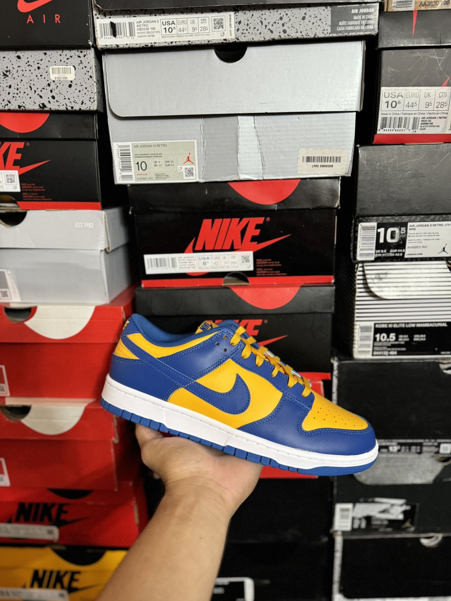 DS Nike Dunk Low UCLA size 9.5