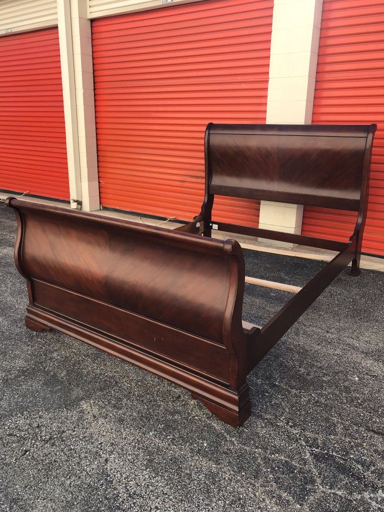 Quien Bed Frame solid Wood