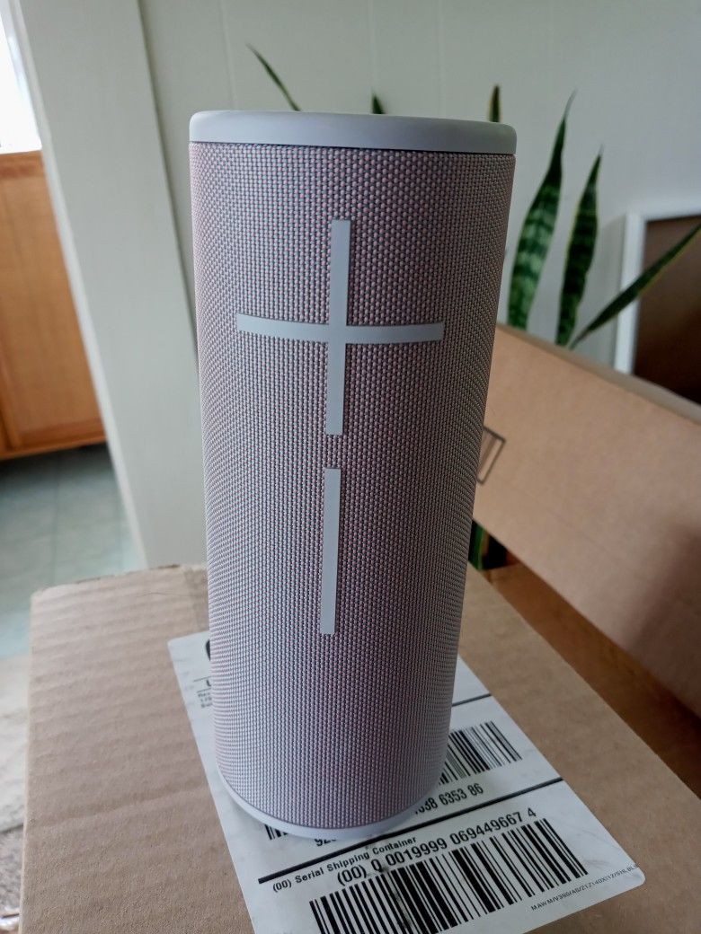 Awesome UE Boom 3 Bluetooth Speaker