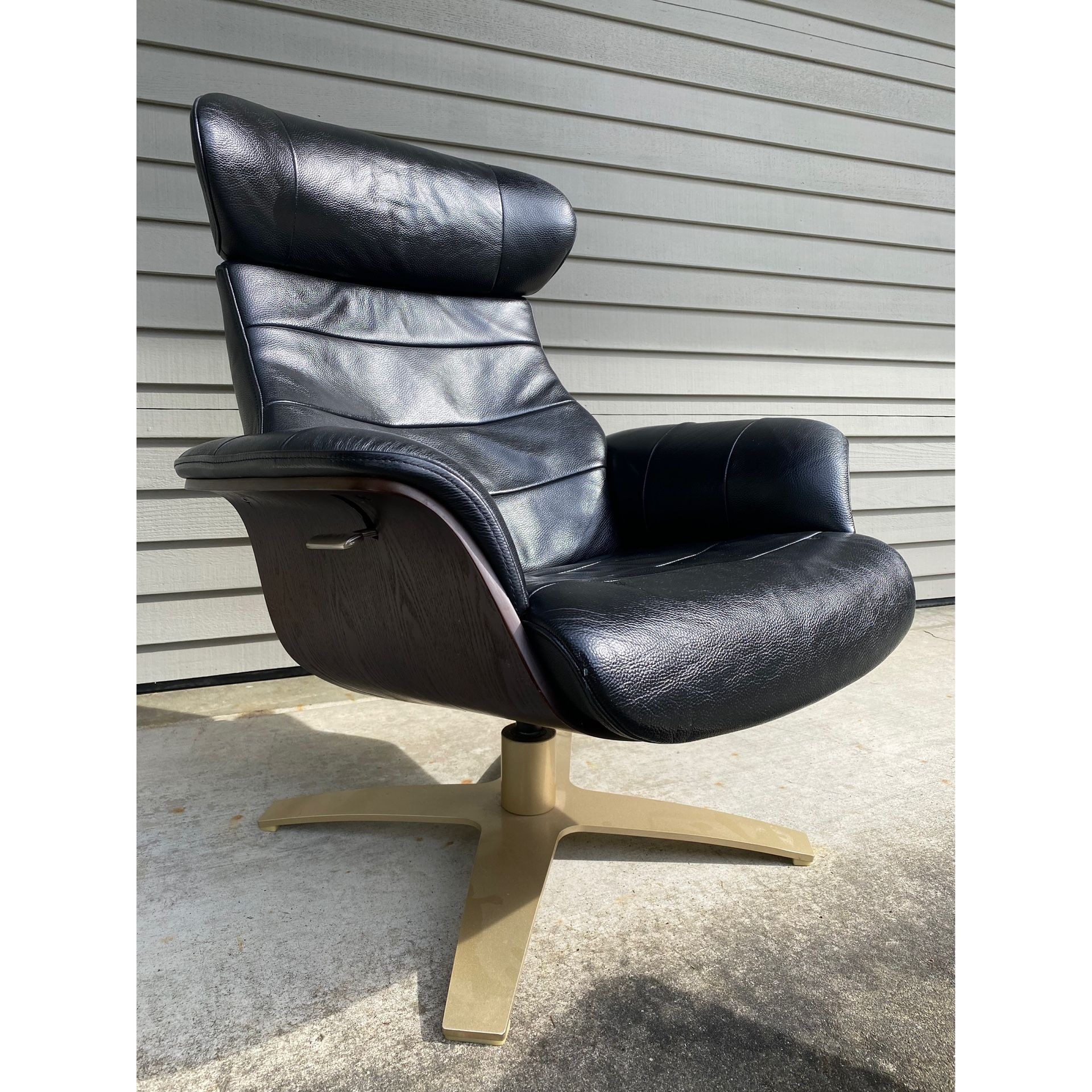 kuka “The Florida Chair” Reclining Leather Chair And Ottoman