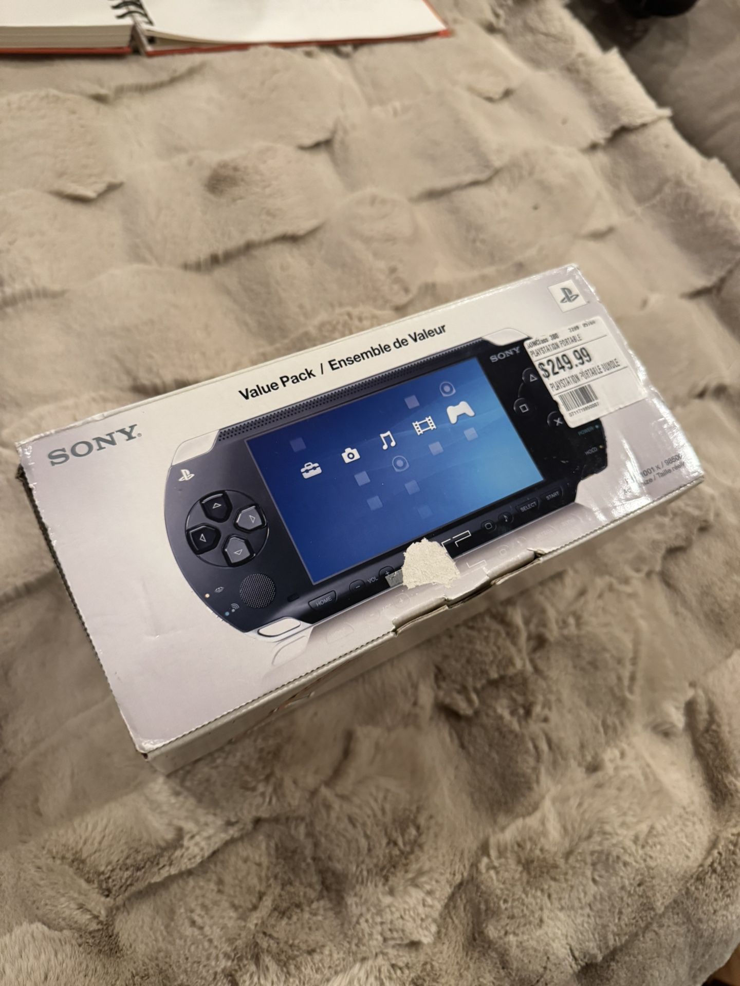 Clean Sony PSP 1000 In Original Box w/ Charger, Sampler Disc, 1GB Memory Stick (no battery)