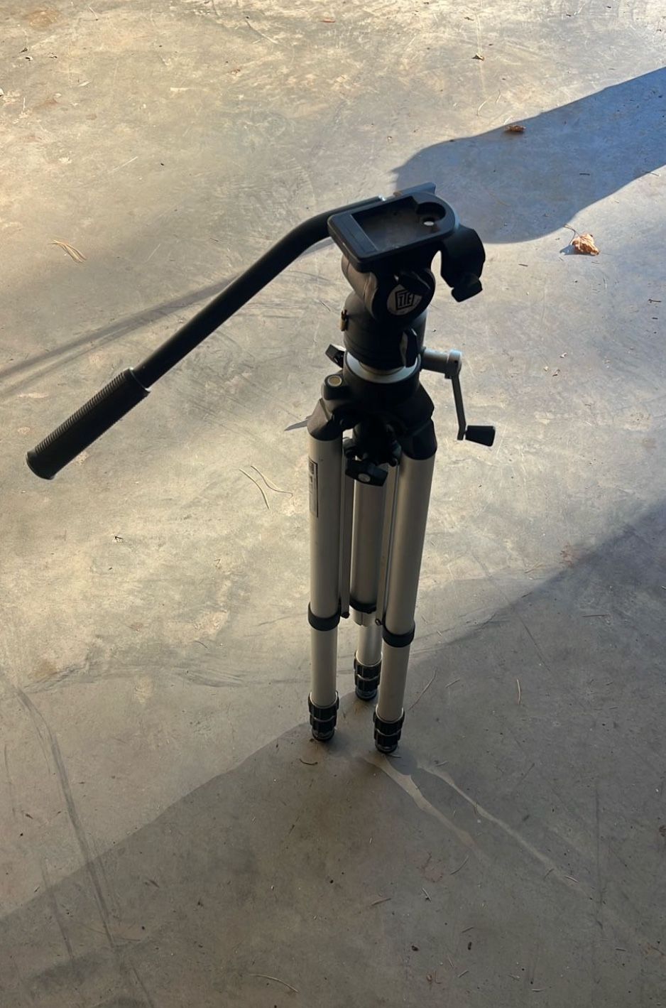 ITE T30 Heavy Duty Video Tripod with Head -Extendable Legs & Neck
