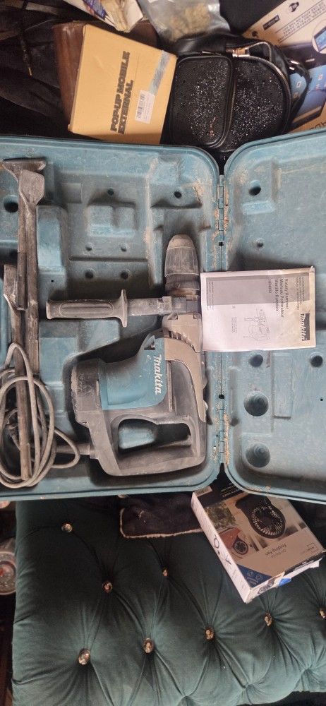 Makita Rotary Hammer HR4002