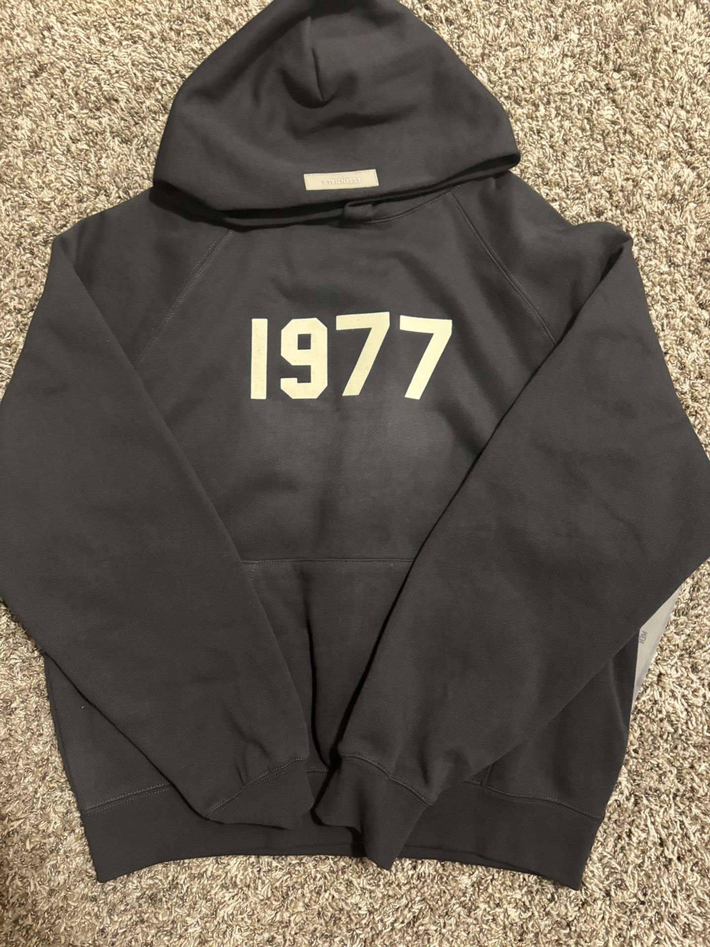 Essential Hoodie 1977