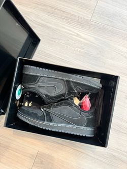 Size 7 women jordan 1 low