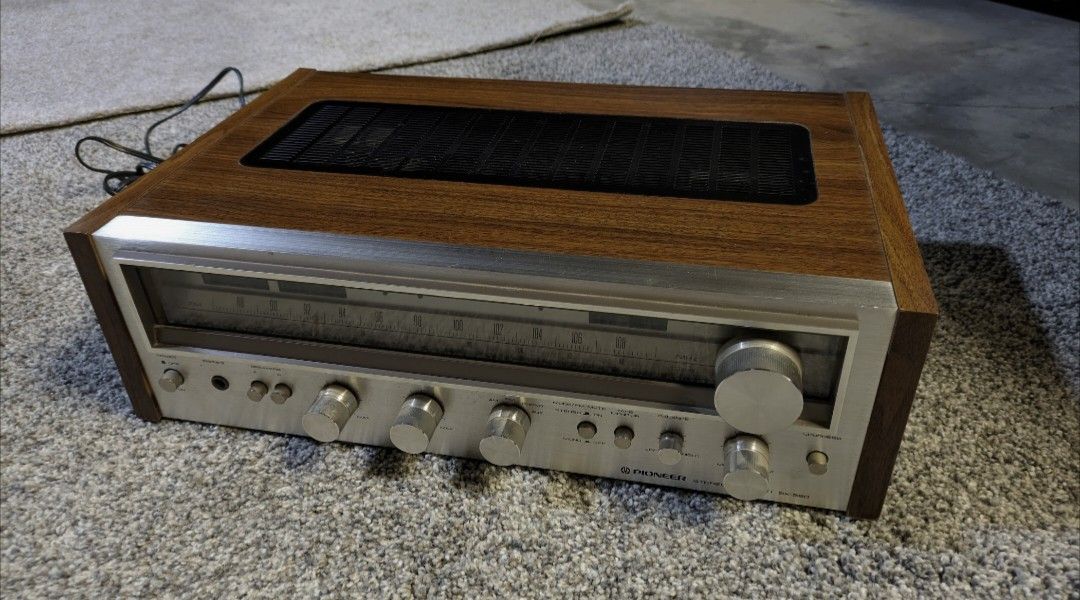 Pioneer SX 580 Stereo Receiver Radio- Woodgrain - For Parts Only?