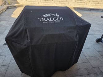 Traeger smoker grill Silverton 620 Pellet Grill + Bag of Pellets Included!