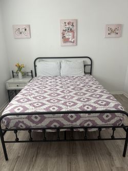 Airbnbs - 7 Different Queen bed sets For Sale
