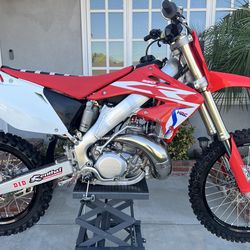 2002 Honda CR250R Like New 10.7 Hrs