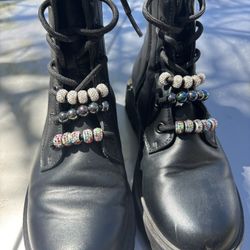 Girls Size 5 Combat Boots 10.00