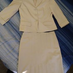 woman's 2 piece suit size 10 