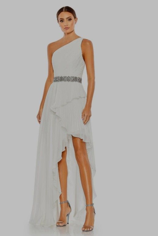 Mac Duggal White Pleated One Shoulder Asymmetrical Ruffle Hem Gown Size 6 ( Brand New)
