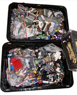 27 gallos boxes of lego