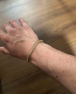 10K Gold Chunky Bracelet  Size 8.5 Inches ✅  5.1 Grams 🔥 (Firm Price)