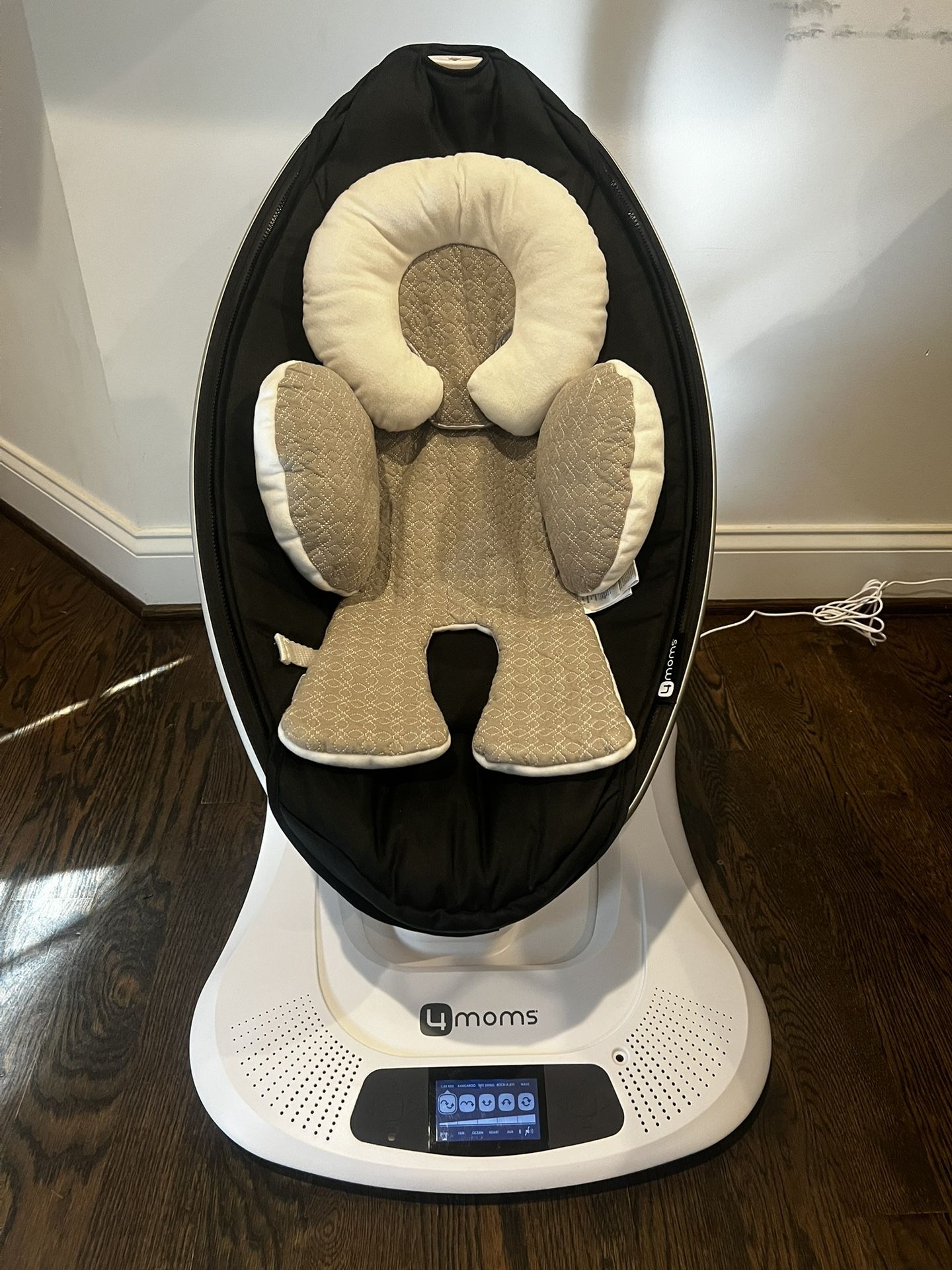 Gently Pre-Loved 4 Moms Mamaroo Baby Swing!
