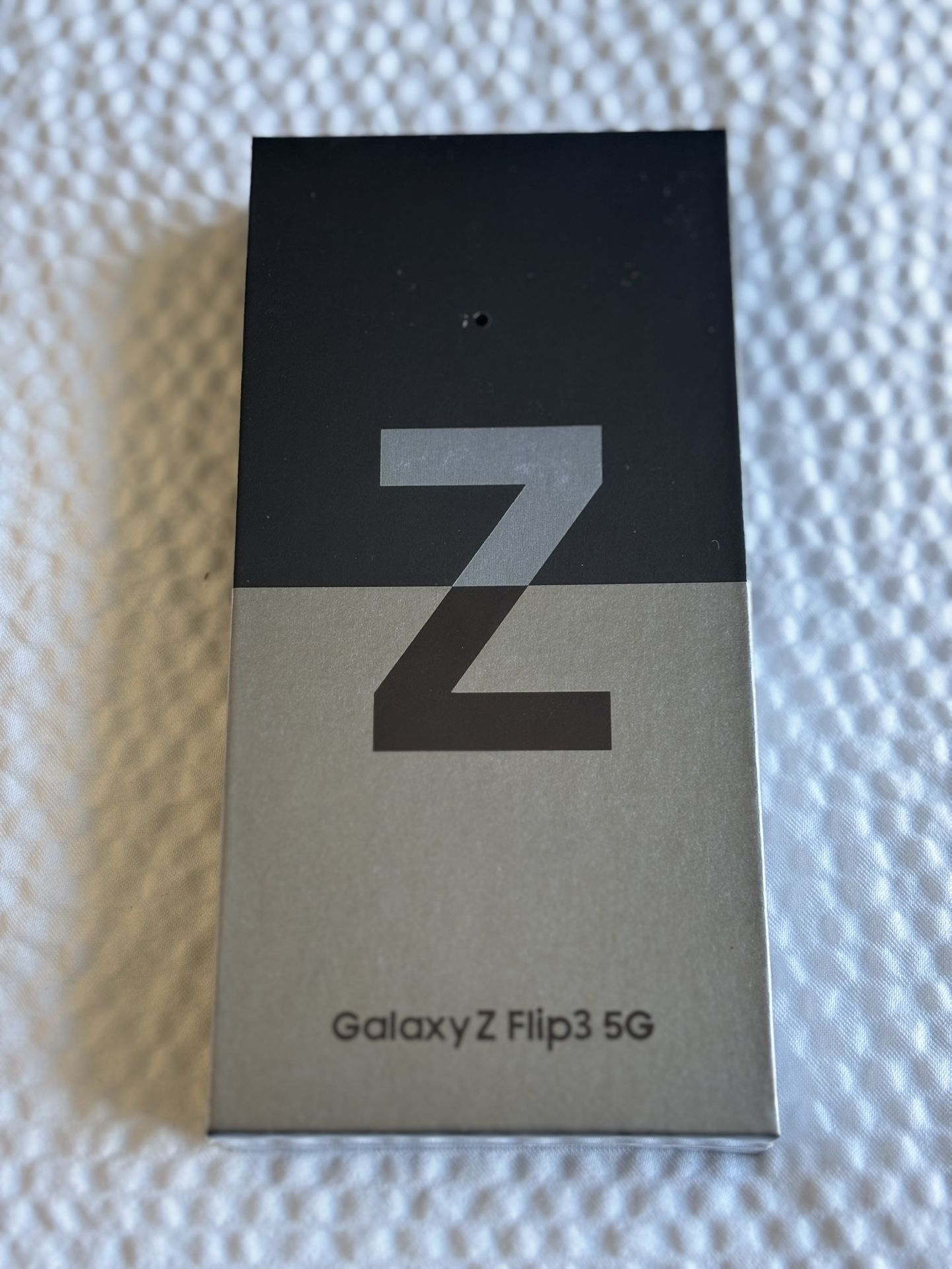 Samsung Galaxy Z Flip 3 5G – 256GB – Unlocked – Brand New – Purple