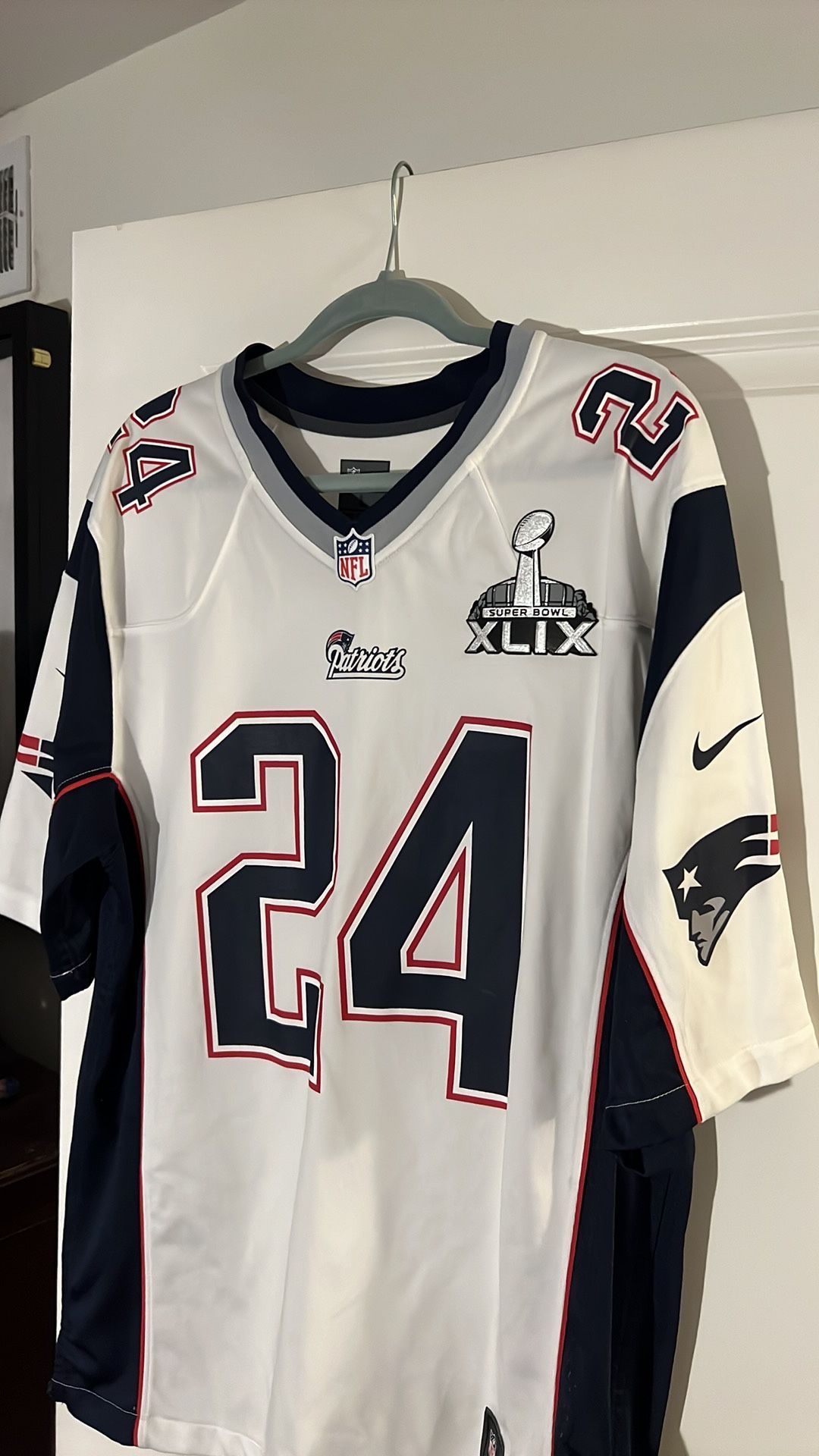 Nike Authentic New England Patriots Darrelle Revis Jersey. Size L Super bowl 49 edition, 