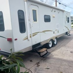 2009 Spree 32 Ft Big Slideout Like New 