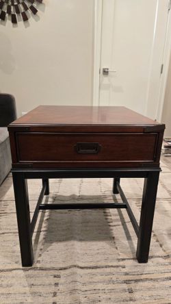 Thomasville End table,  22x26x25