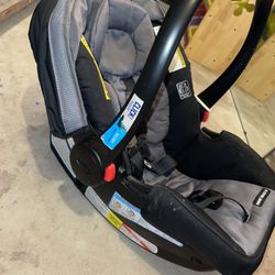 Graco Car Seat w/ TWO Bases