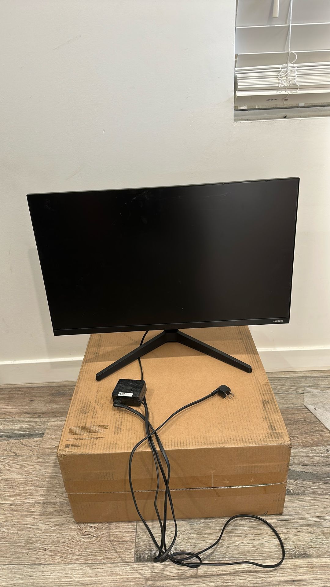 Samsung 27” Monitor Like New f27t350fhn