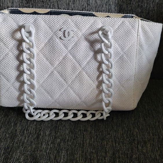 white coco chanel purse