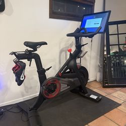 Peloton Bike + 2 Shoes + Toe Cages + Mat | Bundle
