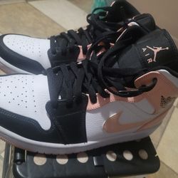 Nike Jordan 1 Mid “Arctic Orange”
