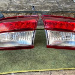 Subaru Outback Passenger Tail Lights Pair 
