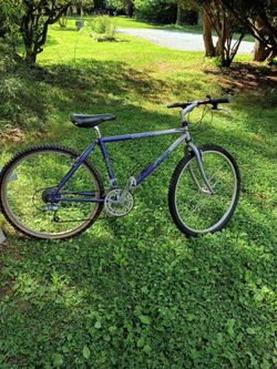 Fuji mountain bike medium size Hard Tail Ready to ride needs nothing