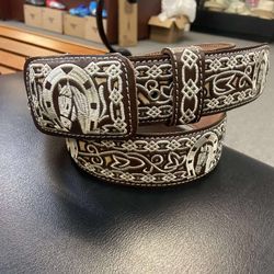 Nuevos Cinturones de piel bordados