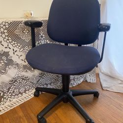 Must Go Today - Quality Desk Chair 