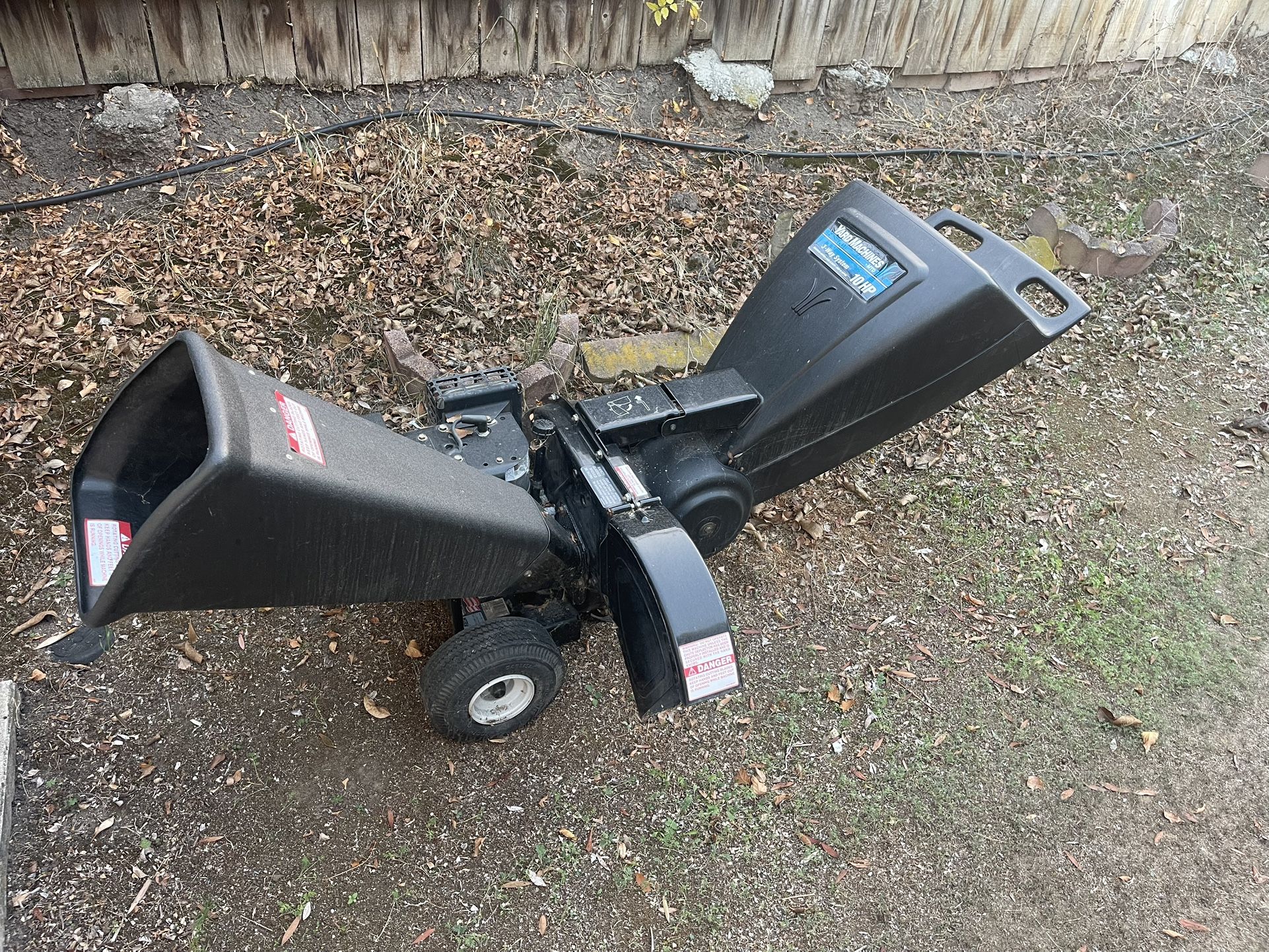 10HP Yard Machine Chipper/Shredder