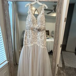 Beautiful Lightly Worn Wedding Dress