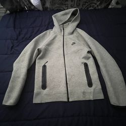 Grey Nike Tech Fleece 