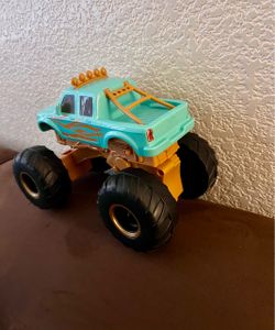 Disney Pixar Cars On the Road Circus Ivy Stunt Vehicle Jumping Monster Truck Toy