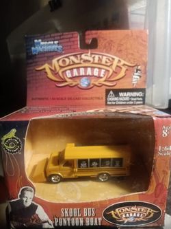 Muscle Machines Monster Garage Skool Bus Pontoon Boat 1:64