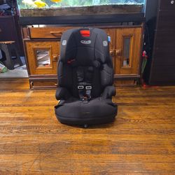 Graco Harness Booster
Tranzitions™ 3-in-1 Harness Booster