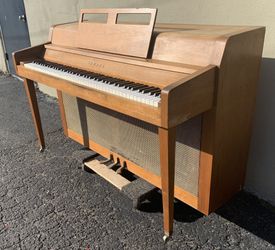 Yamaha on sale spinet piano